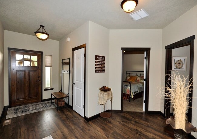 Building Photo - Luxury 3 bed 2 bath Rancher: Miller's Landing