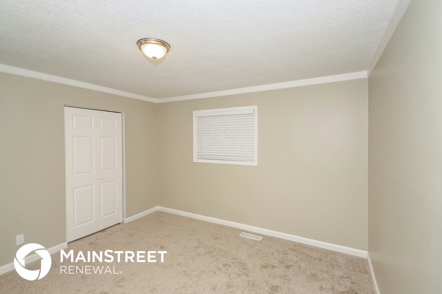 Building Photo - 1309 Lake Ln NE