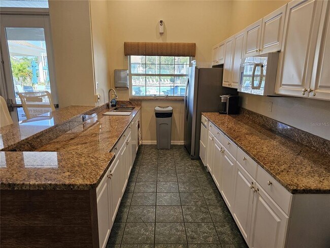 Building Photo - 4250 Players Pl