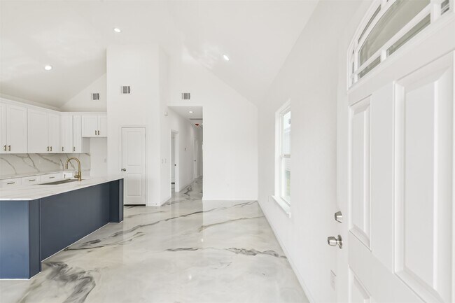 Building Photo - 16922 W Forrestal