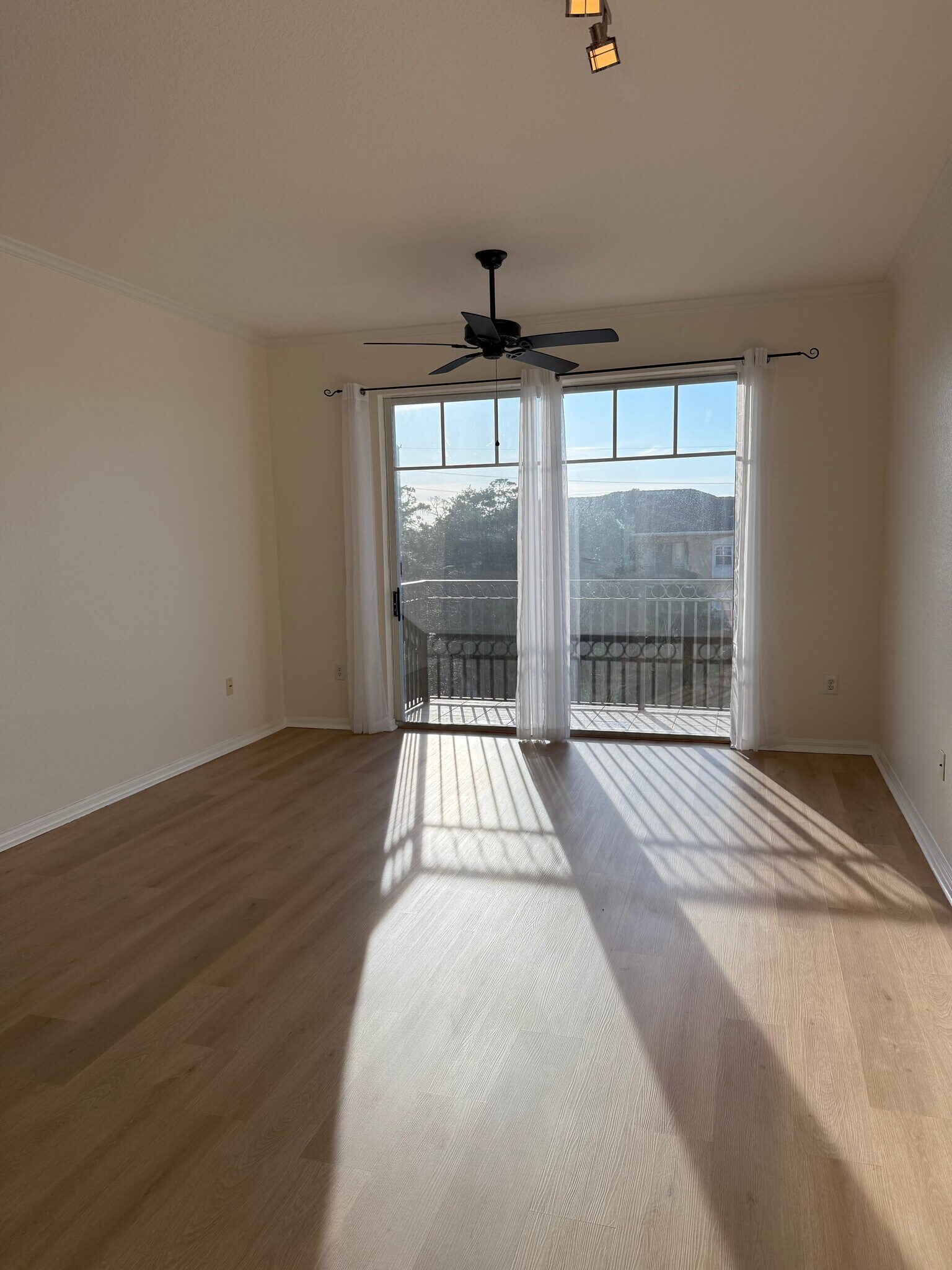 Living room - 1064 N Tamiami Trl