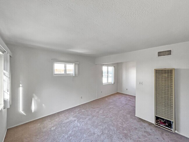 Building Photo - 1B 1BA Condo in University Heights w/ Rese...
