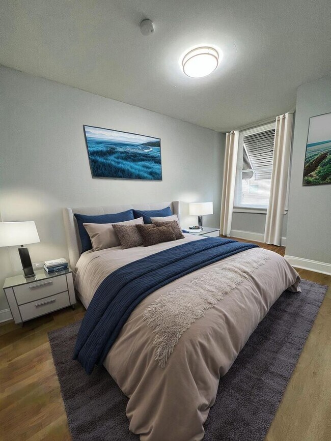 Building Photo - Beautiful & spacious 3b/1.5b home