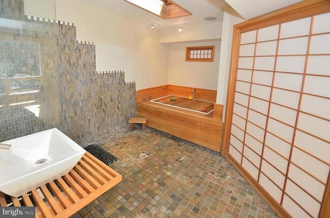 Building Photo - 2227 Glasgow Rd