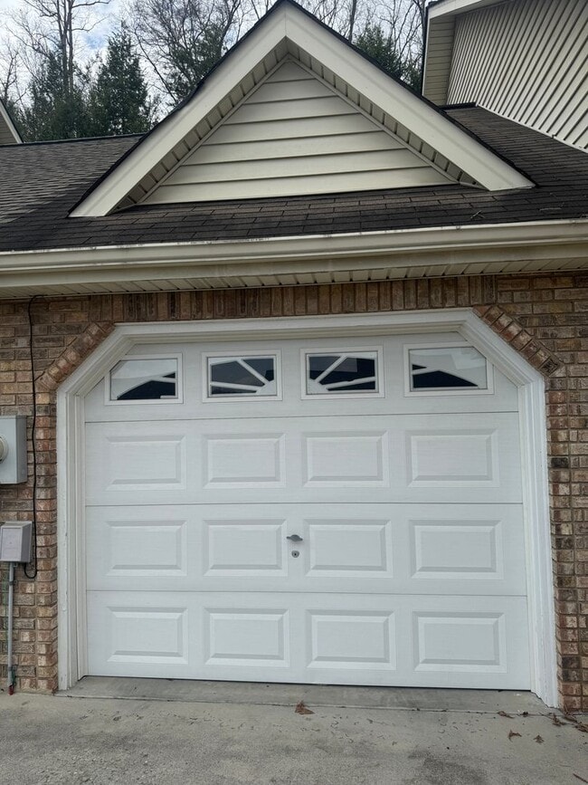 Building Photo - Awesome Townhouse of JOHN B DENNIS HIGWAY in the heart of Kingsport