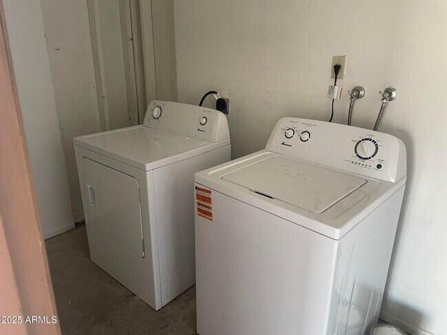 Building Photo - 1715 S Windsor