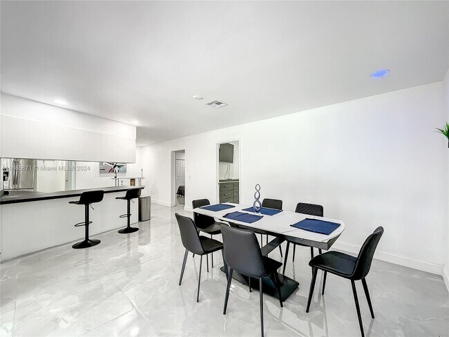 Building Photo - 1751 SW 30th Pl