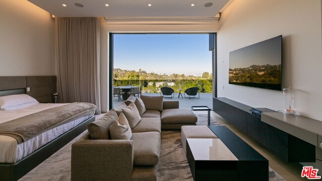 Building Photo - 1140 Summit Dr