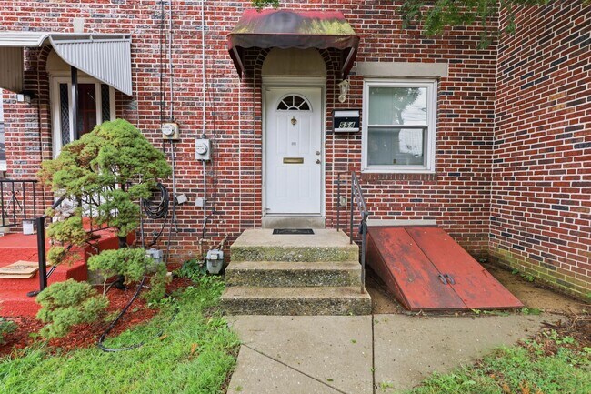 Building Photo - Cozy 2 Bedroom House Available Now!
