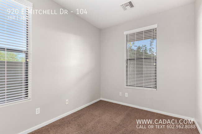 Building Photo - Mitchell Lofts 3 bed 2.5 bath Townhouse