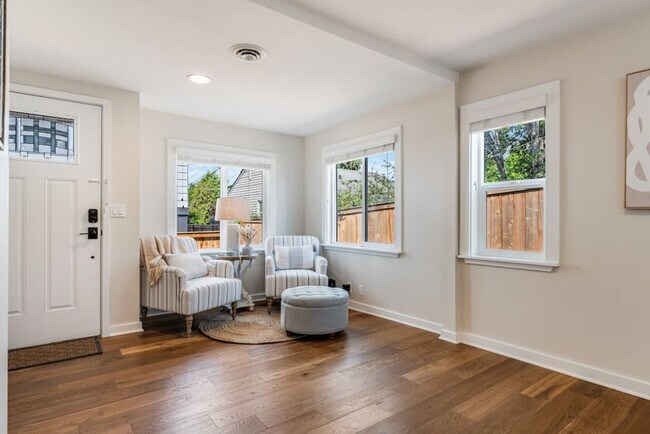 Building Photo - 6404 47th Ave SW