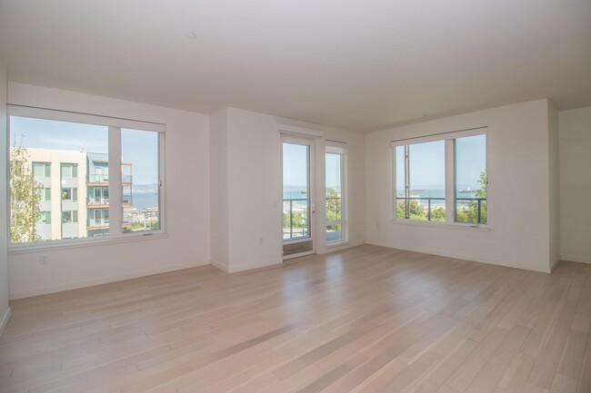 Building Photo - Luxurious 2BD/2BTH w/ Parking and Amazing ...