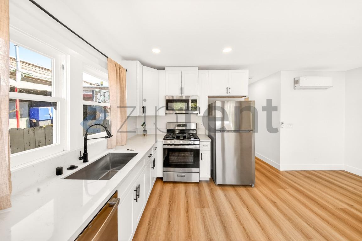 Building Photo - 854 Orange Ave