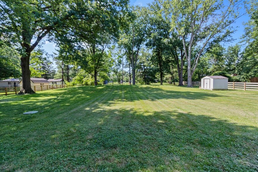 Building Photo - 820 Eaglewood Dr