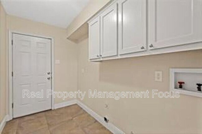 Building Photo - 14722 Overview Dr