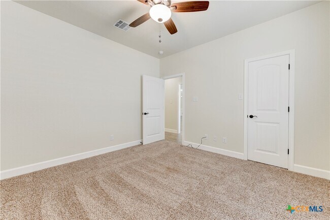 Building Photo - 1040 Vista Dr