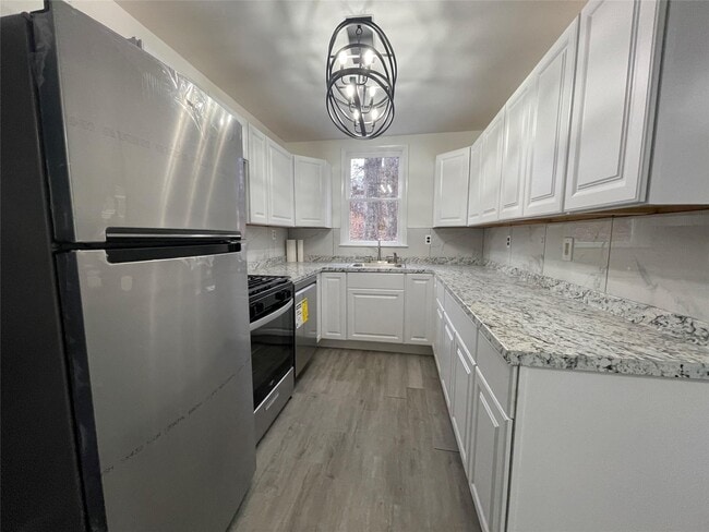 Building Photo - 17 Hide Away Ln