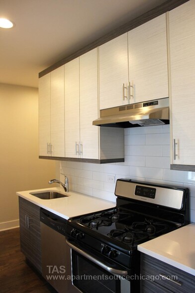 Building Photo - 3921 N Janssen Ave