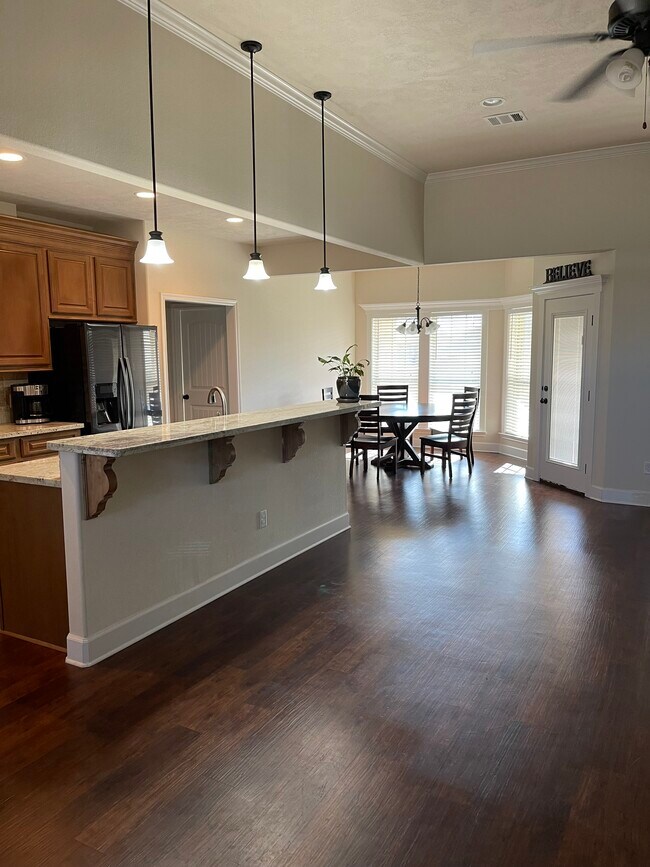 Building Photo - 1204 Robinsville Ct