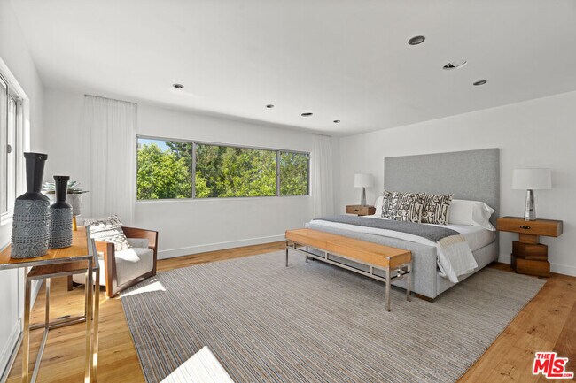Building Photo - 7470 Woodrow Wilson Dr