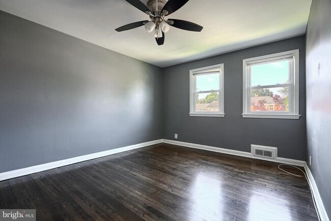 Building Photo - 1618 Wadsworth Way