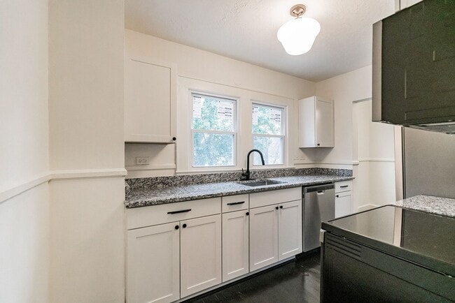 Building Photo - BRAND NEW RENOVATED HOME!