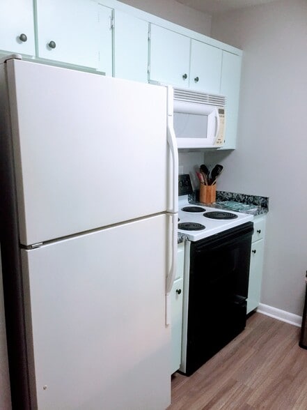 Kitchen - 3124 US HWY 441 SE