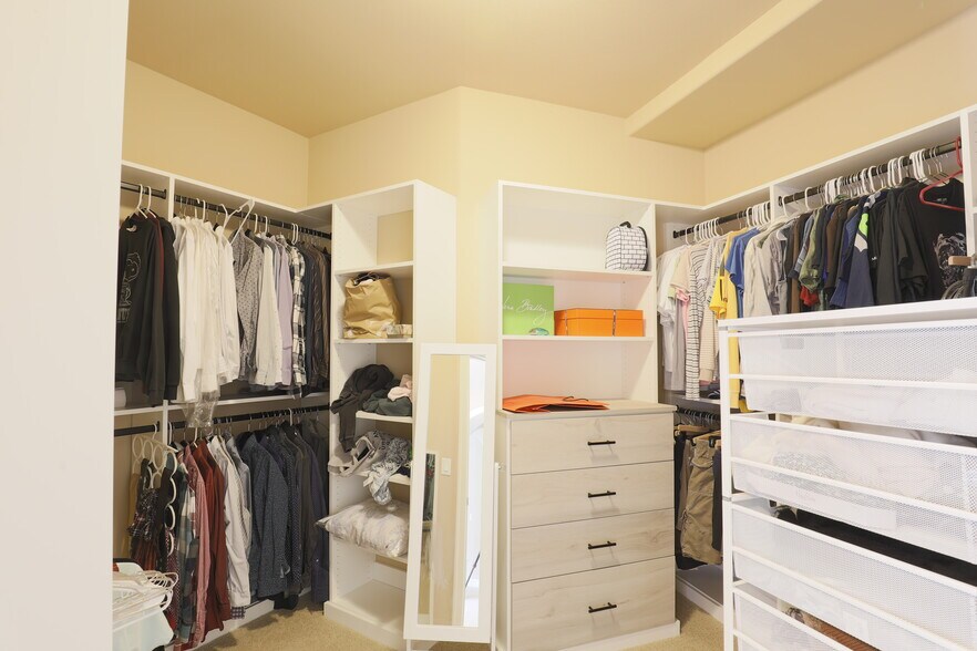 Building Photo - 12323 NE 102nd Ln