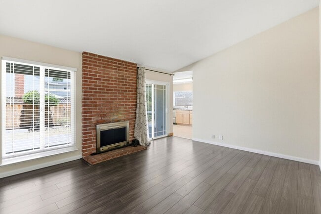 Building Photo - 663 Albion Dr