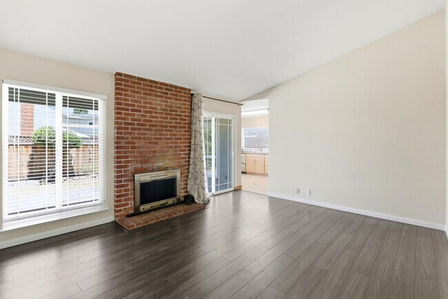 Building Photo - Wow! What a Great Home! Available Now!