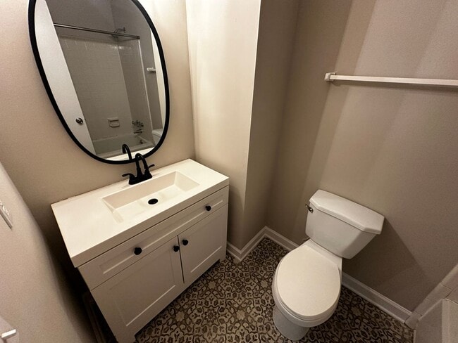 Building Photo - Convenient Townhome just off Lawndale Dr i...