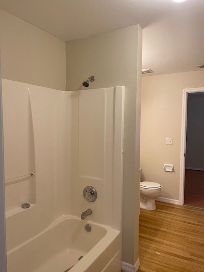 Building Photo - 910 SW 34th Terrace