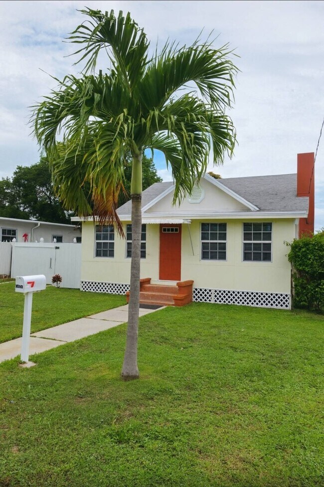 Primary Photo - 3115 SW 25th Ter