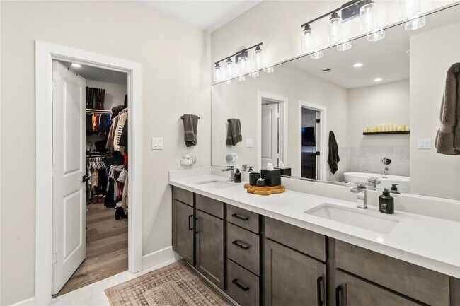 Building Photo - 4905 Avenue J Ave