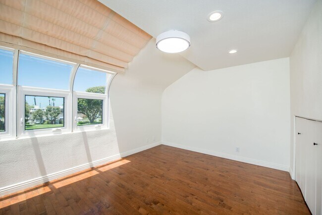 Building Photo - Huntington Harbour