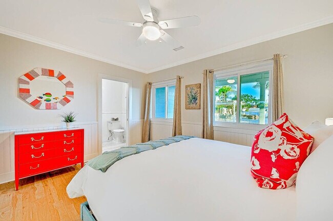 Building Photo - 1185 Tamarack Ave