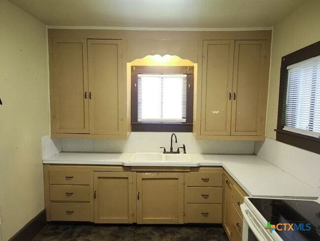 Building Photo - 121 Ave G