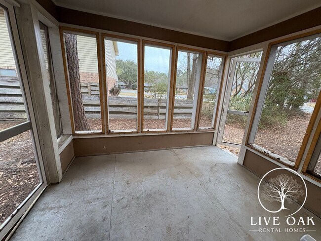 Building Photo - 435 Elm St