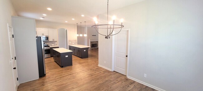 Building Photo - 844 Hedgefield Way