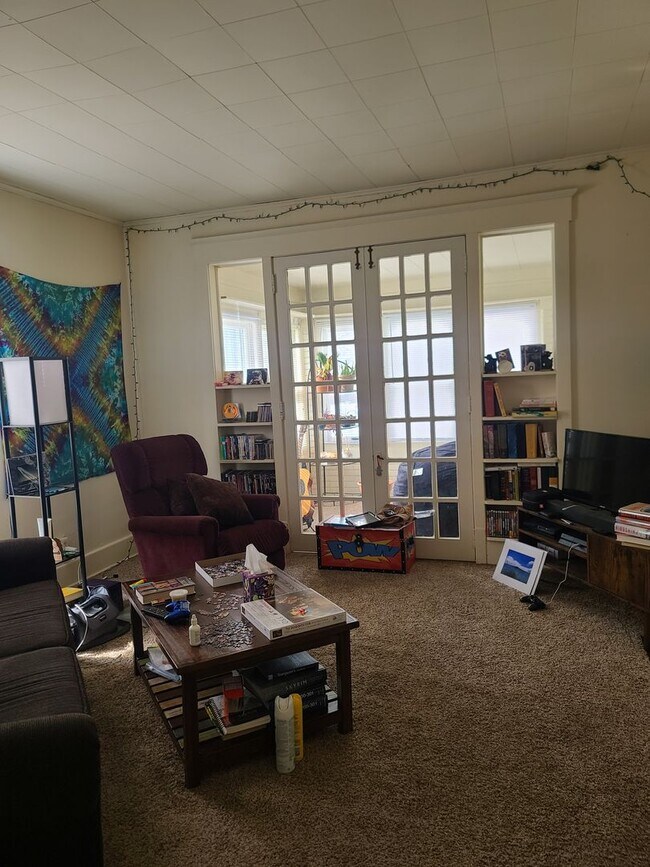 Building Photo - 810 N Coler Ave