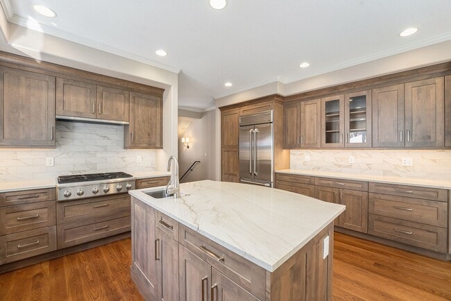 Building Photo - Stunning Home in the Heart of Cherry Creek...