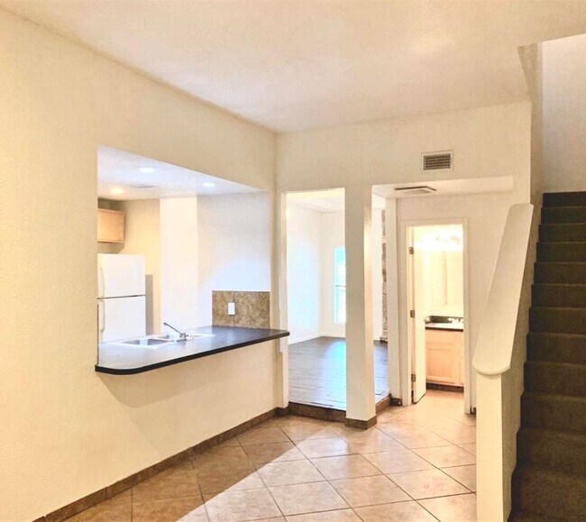 Building Photo - 11203 Shannon Hills Dr