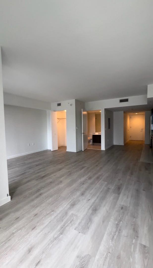 Building Photo - Modern studio in the heart of brickell