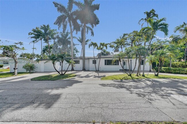 Building Photo - 707 N 13th Ave