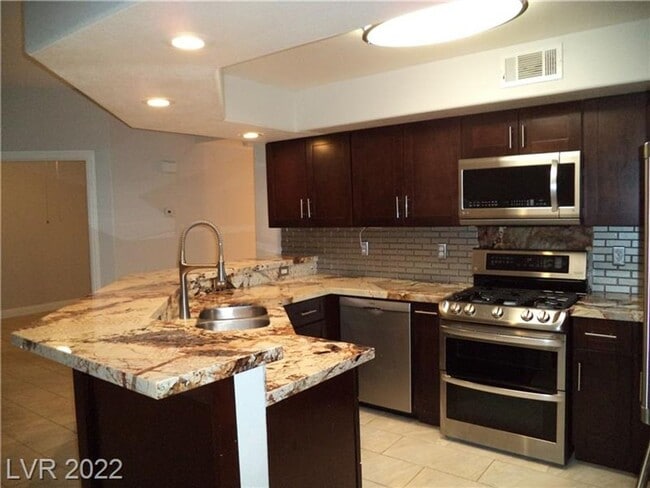 Building Photo - BEAUTIFUL FIRST FLOOR CONDO IN GATED COMMU...