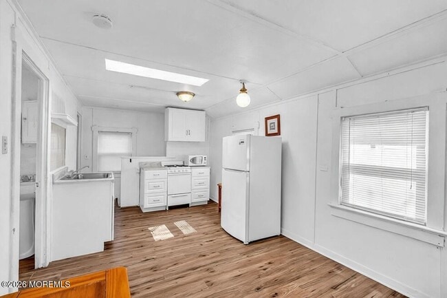 Building Photo - 504 8th Ave