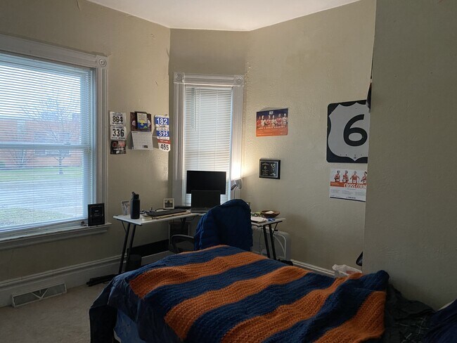 Building Photo - 11 W 14th St