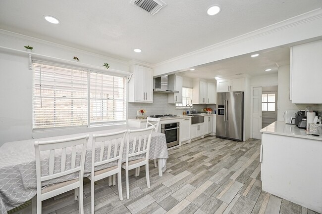 Building Photo - 5506 Pebble Springs Dr