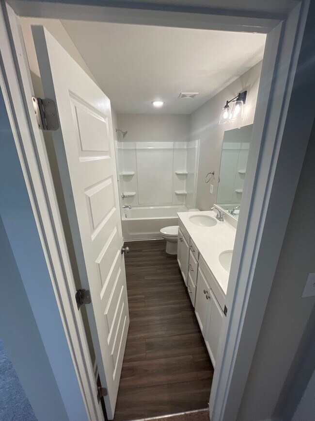 Building Photo - Home for Rent in Oak Grove, AL!!! Available to View Now!