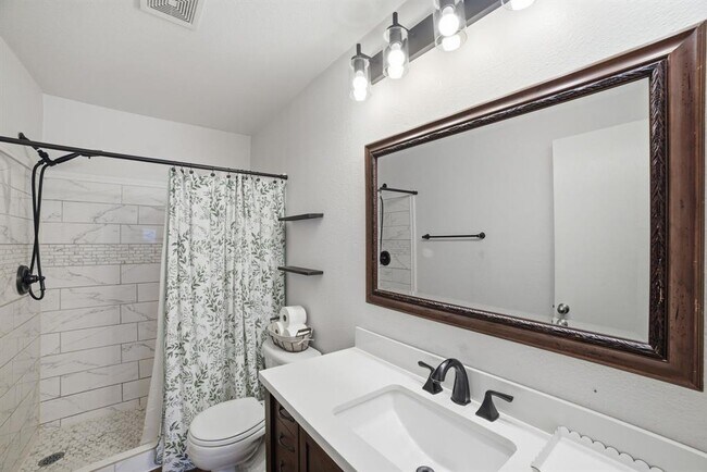 Building Photo - 411 Copper Ln